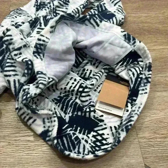 The North Face Women’s Fleece Hoodie, Small - Picture 10 of 15